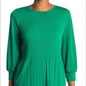 ADRIANNA PAPELL - Solid Moss Crepe Pleated Top In Emerald - Size M